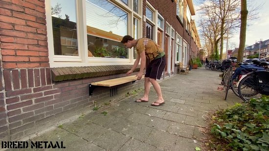 BREED METAAL Gevelbank hangend - 150cm - opklapbaar en neerklapbaar - eiken planken - gemaakt in Utrecht