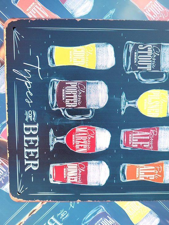 Blikken reclamebord met verschillende bieren. Teksten: 'Classic Cider', 'Classic Stout', 'Classic Porter', 'Classic Pilsner', 'Classic Marzen', 'Browny Ale', 'Classic Dunkel', 'Pale Ale'.
