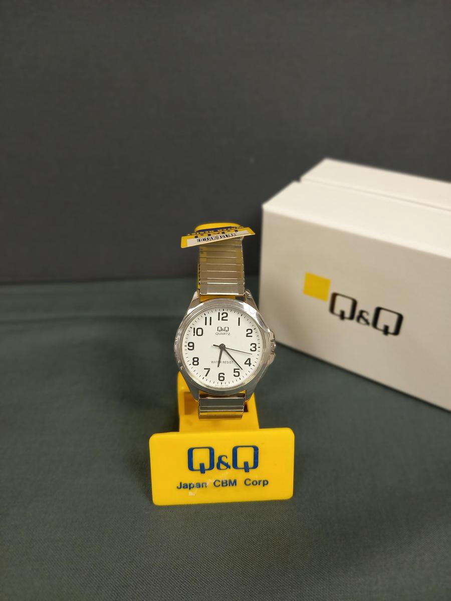 QQ Dames horloge met rekband -zilverkleurig.