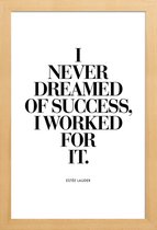 JUNIQE - Poster in houten lijst Dreamed Of Success - Citaat van Estée