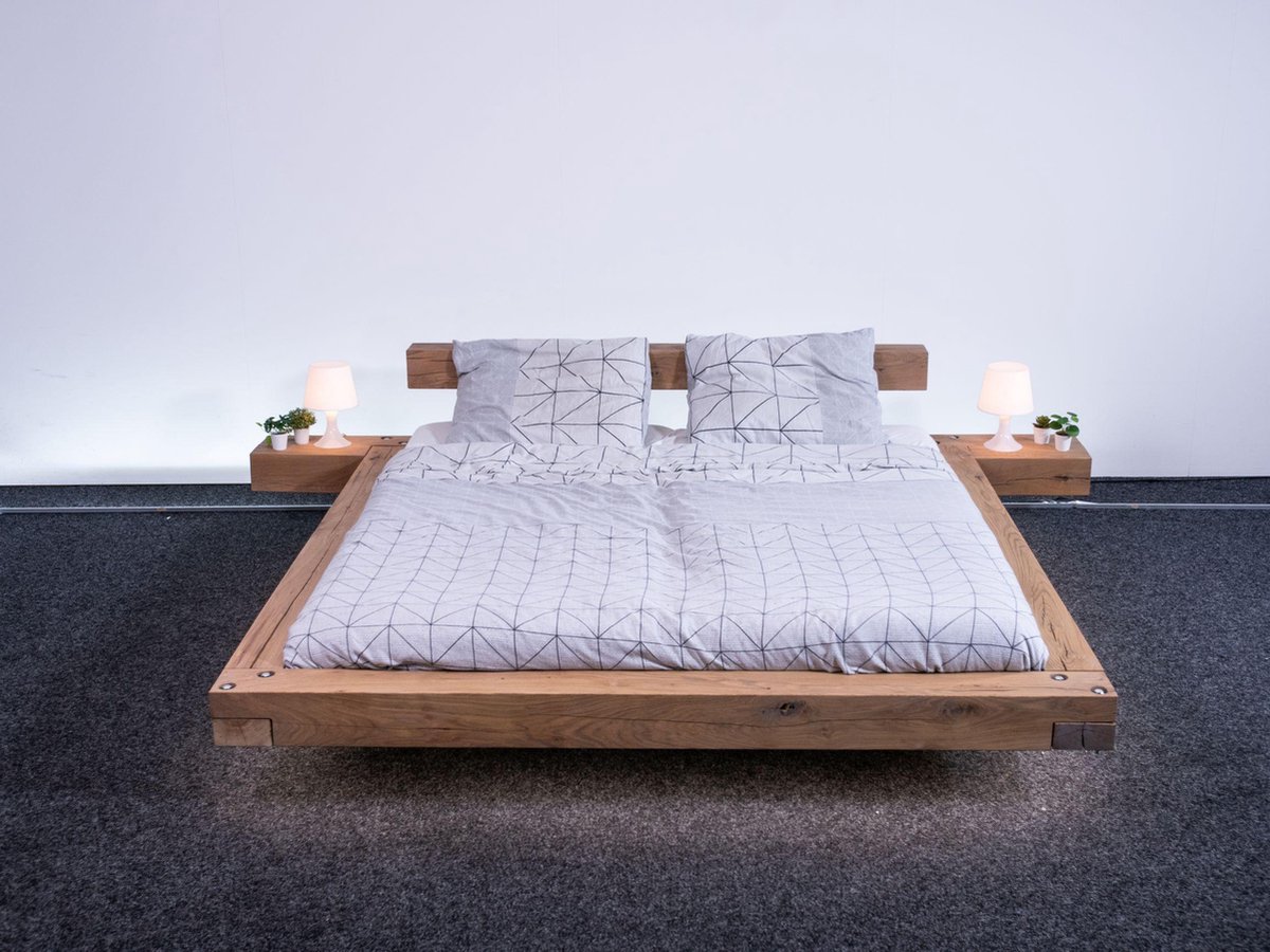 Zwevend eiken bed - Houten bed - 200 x 200 - hoofdbord op buizen - inclusief nachtkastje