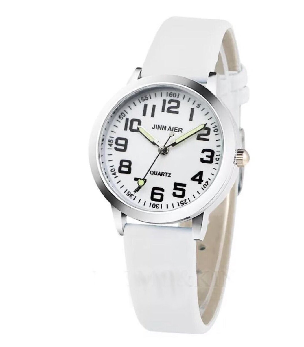 Kinderhorloge met zwarte cijfers en wit leer bandje