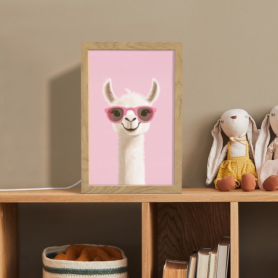 Nachtlampje 20x30 cm - Kinder lamp - Lama - Zonnebril - Roze - Tafellamp kinderkamer - Slaapkamer lamp - Bedlamp kinderen - Kinderlampje stopcontact - Wandlamp babykamer - Nachtlampjes van Smart&Green Kids — afbeelding 3