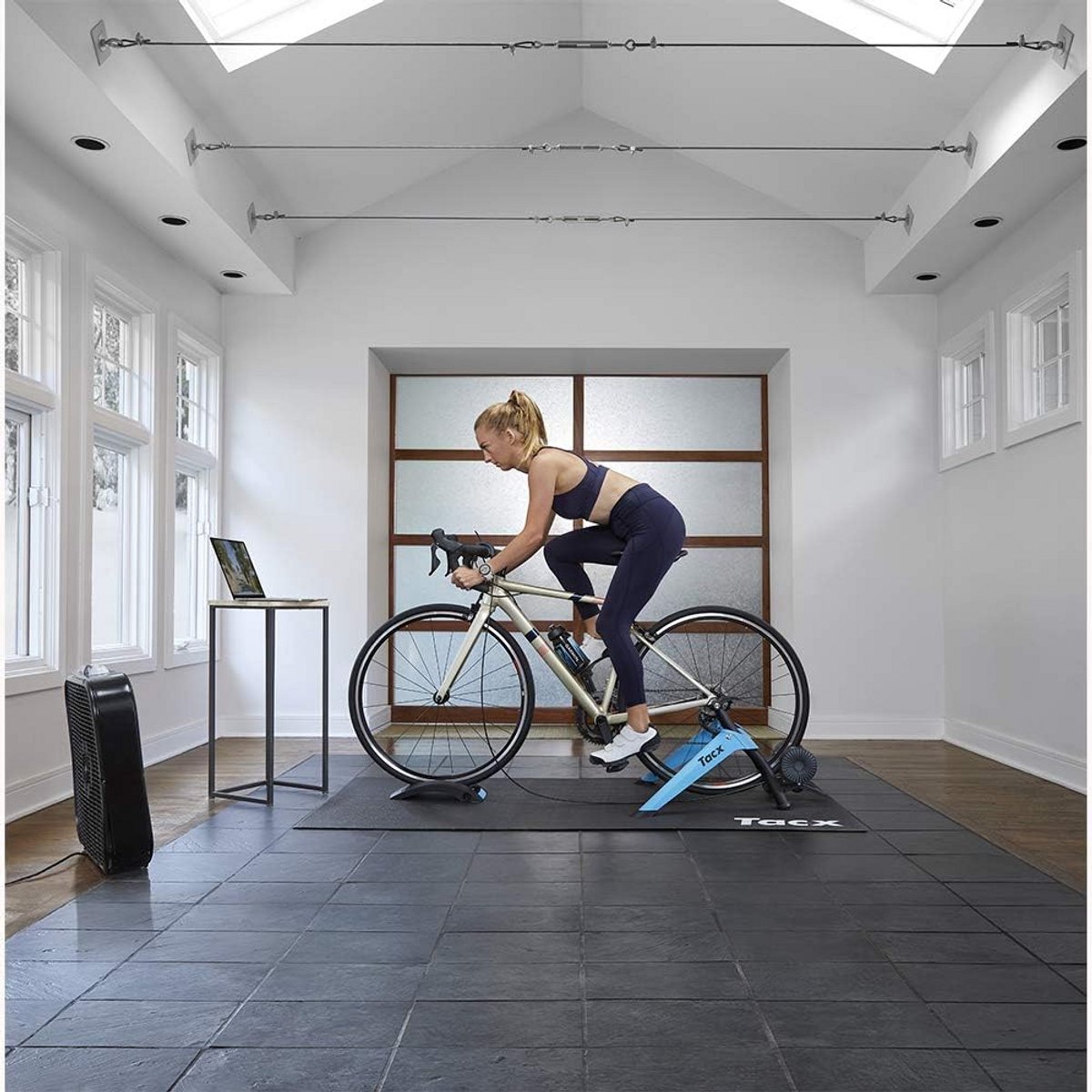 Stabiele Indoor Fietstrainer met Weerstand en App-Connectiviteit