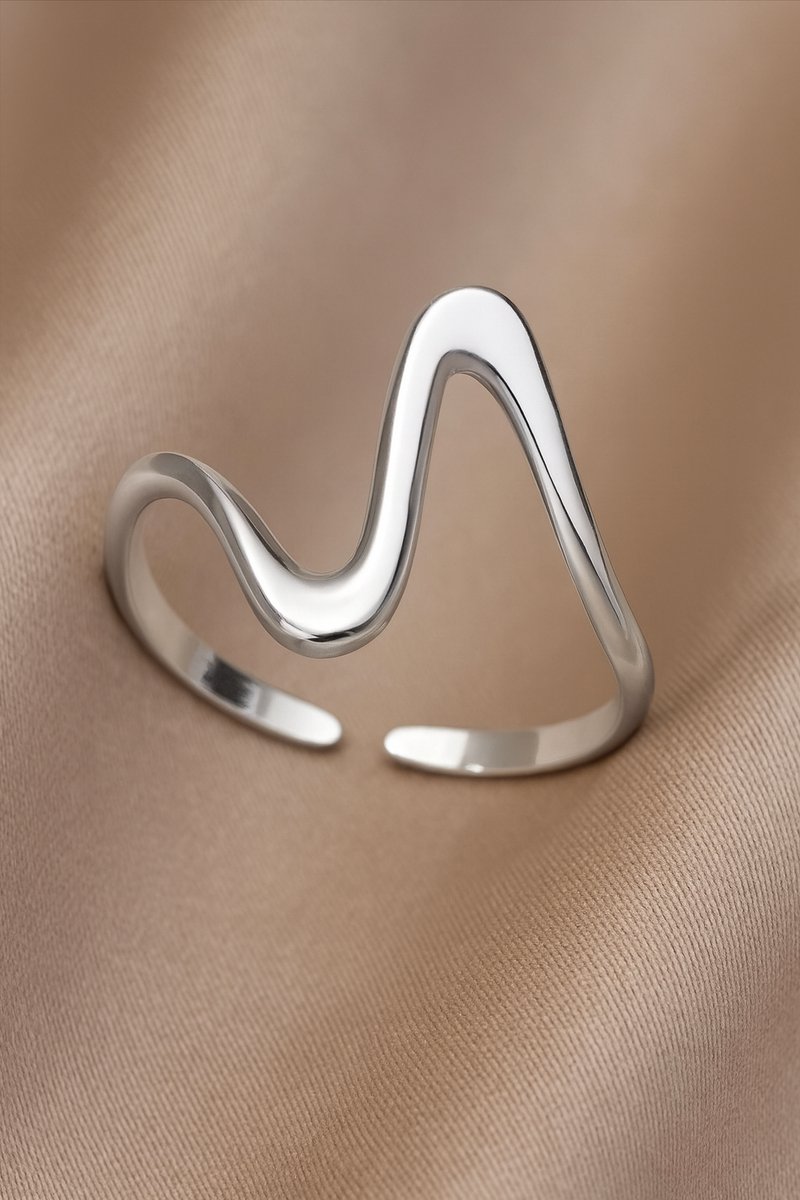 Lundholm Ringen Dames Zilver kleurig Minimalistisch – Premium Stainless Steel Zilver Kleurig – Verstelbare Ring One Size – Elia Serie - Luxe Cadeau voor Haar Verjaardag Cadeau Sieraad – In Luxe Geschenkverpakking