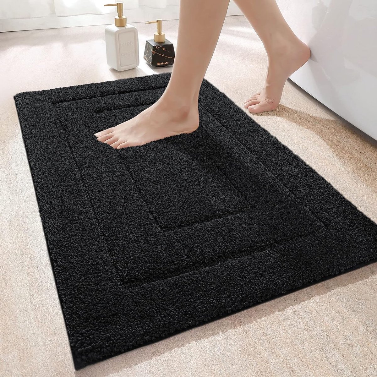 Badmat - 40 x 60 cm (Rechthoekig) - Antislip - Zacht - Waterabsorberende - Machinewasbaar - Gemaakt van stof en rubber - Hoogpolig - Getuft - Kleur : Zwart