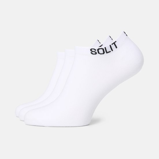 Drie witte enkelsokken met het zwarte 'SOLIT' logo op de boord.