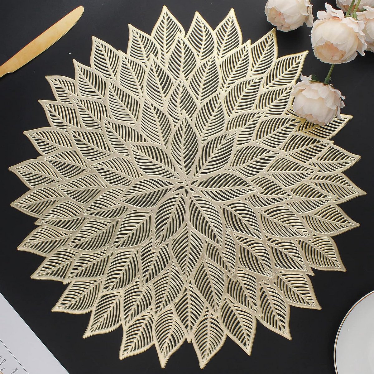 Set van 4 Ronde Placemats met Uitgeholde Bloem, Goudkleurig Vinyl