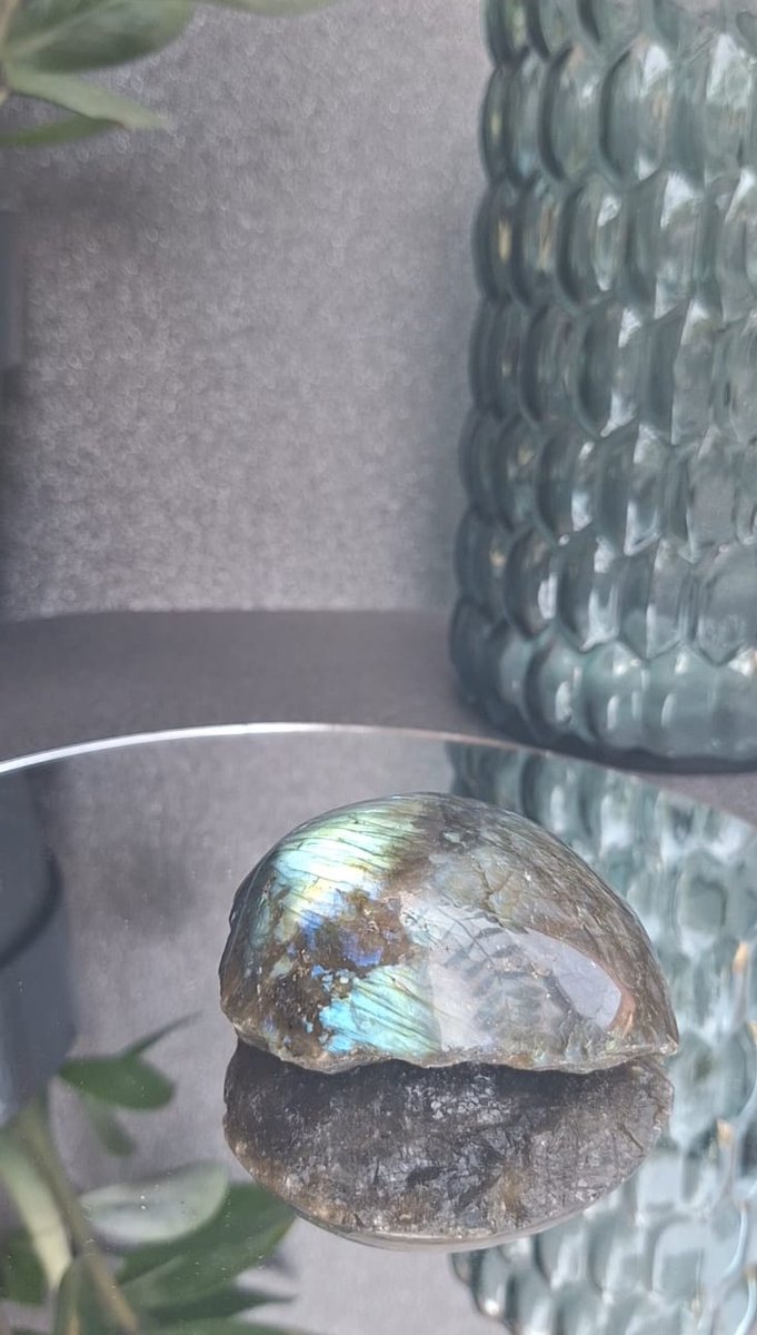 Healing Magic 777 - Edelstenen - Labradoriet half ruw half gepolijst - optimisme, emotionele heling, zelfvertrouwen - aura-versterking, intuïtie, spirituele communicatie -