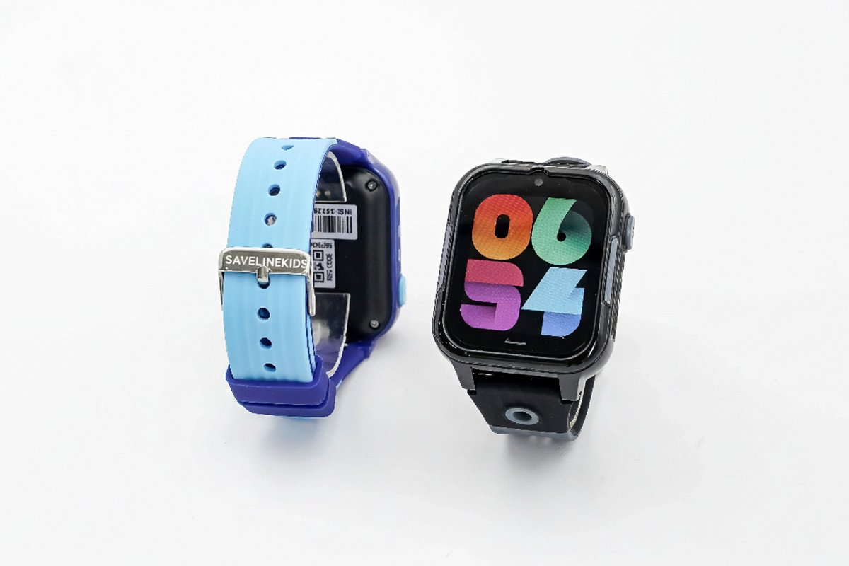 SavelineKids GPS Horloge Met gratis Simkaart en gratis mini tracker - SOS Knop - NL TALIGE EIGEN APP - Afluisteren - Elke polsmaat - HD Camera - Whatsapp en SMS - Videobellen - Smartwatch Kind - GPS Tracker Kind - Smartwatch Kinderen - Saveline kids