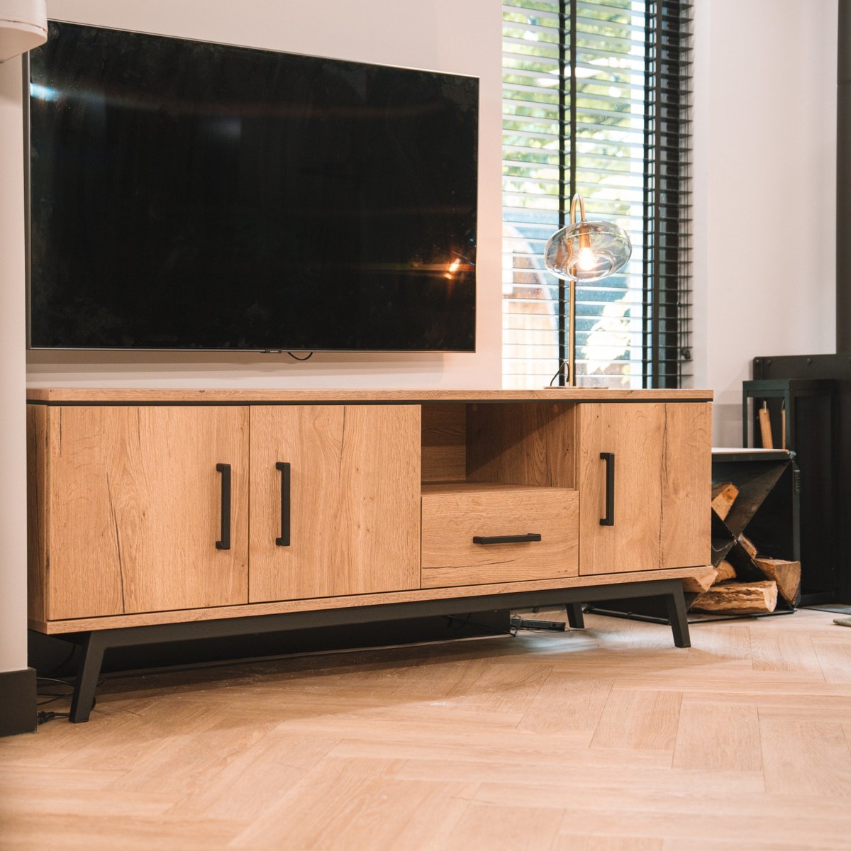 Woonexpress Tv Meubel Batenburg - MDF/Metaal - Eiken/Zwart - 180x65x45 cm (BxHxD) Hout - Naturel