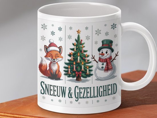 Onze (kunst)kerstboom met heel veel kitsch kersthangers - Vaker Vrolijk Onze (kunst)kerstboom met heel veel kitsch kersthangers - Vaker Vrolijk