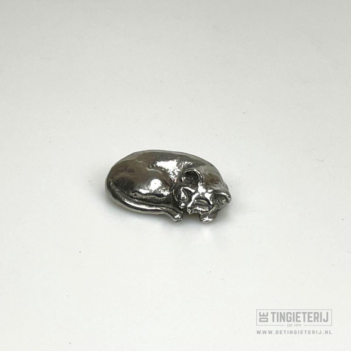 De tingieterij Poes slapend - Unieke miniatuur dieren - Kattenbeeldje - Cadeau poesje - luxe geschenk Zilver