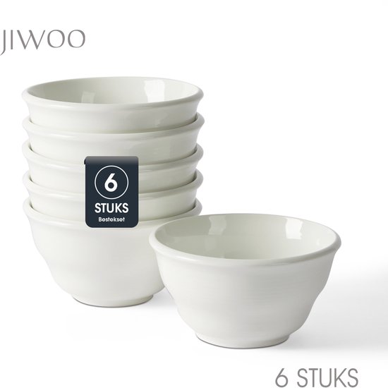 Stapel van zes witte kommen met een label '6 STUKS'.