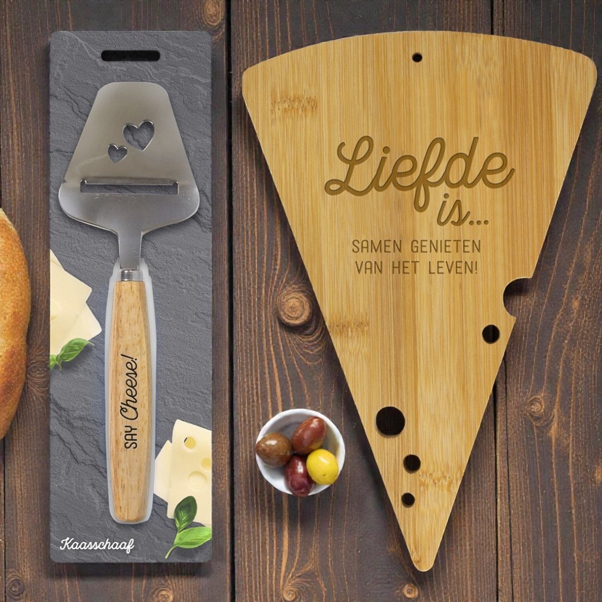Cheese Lovers Kaasplankje + Kaasschaaf – Bamboe Kaasplank – Say Cheese – Cadeau Kaasliefhebber – Borrelen – Liefde is - Cadeau voor hem - Cadeau voor haar - Valentijnscadeau - Valentijn