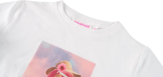 ECRU T-shirt met opdruk van een zomerse hoed met bloem.