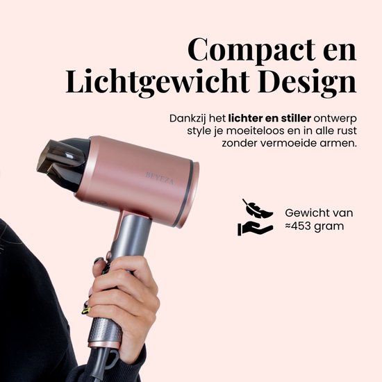 Hand met rosegouden Beyeza haardroger, slechts 453 gram. Compact en lichtgewicht ontwerp voor moeiteloos stylen.