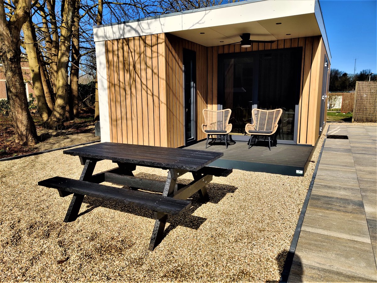 Premium Picknicktafel - Zwart Kunststof - 150 kg - Met Aluminium Versteviging - Weerbestendig & Stijlvol