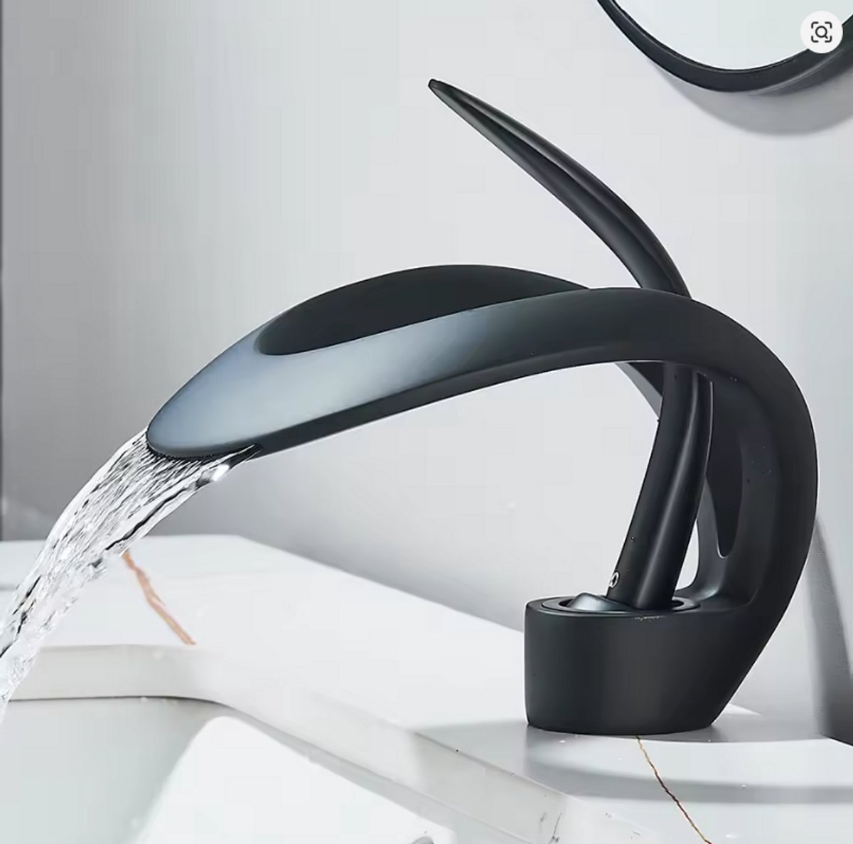Massief Messing Waterval Wastafelkraan – Enkele Handgreep – Warm en Koud Water – Mengkraan voor Badkamer en Wastafel – Zwart