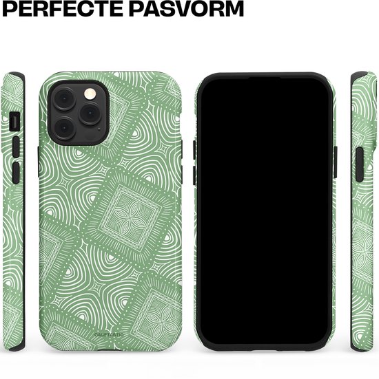 Casetastic Hoesje Geschikt voor Apple iPhone 12/12 Pro Magsafe - Stijlvolle Beschermende Duo-layer Case - Groene Mandala