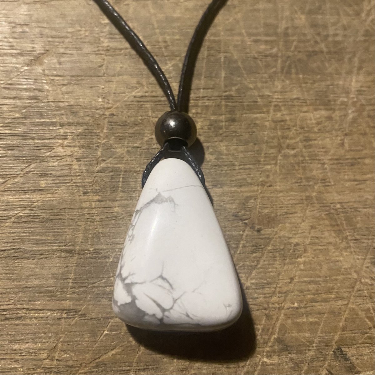 Howliet 2cm - Kalmerend - Rust - Balans - Geduld - Ketting - Sieraad - Waxkoord 60 cm - Cadeau