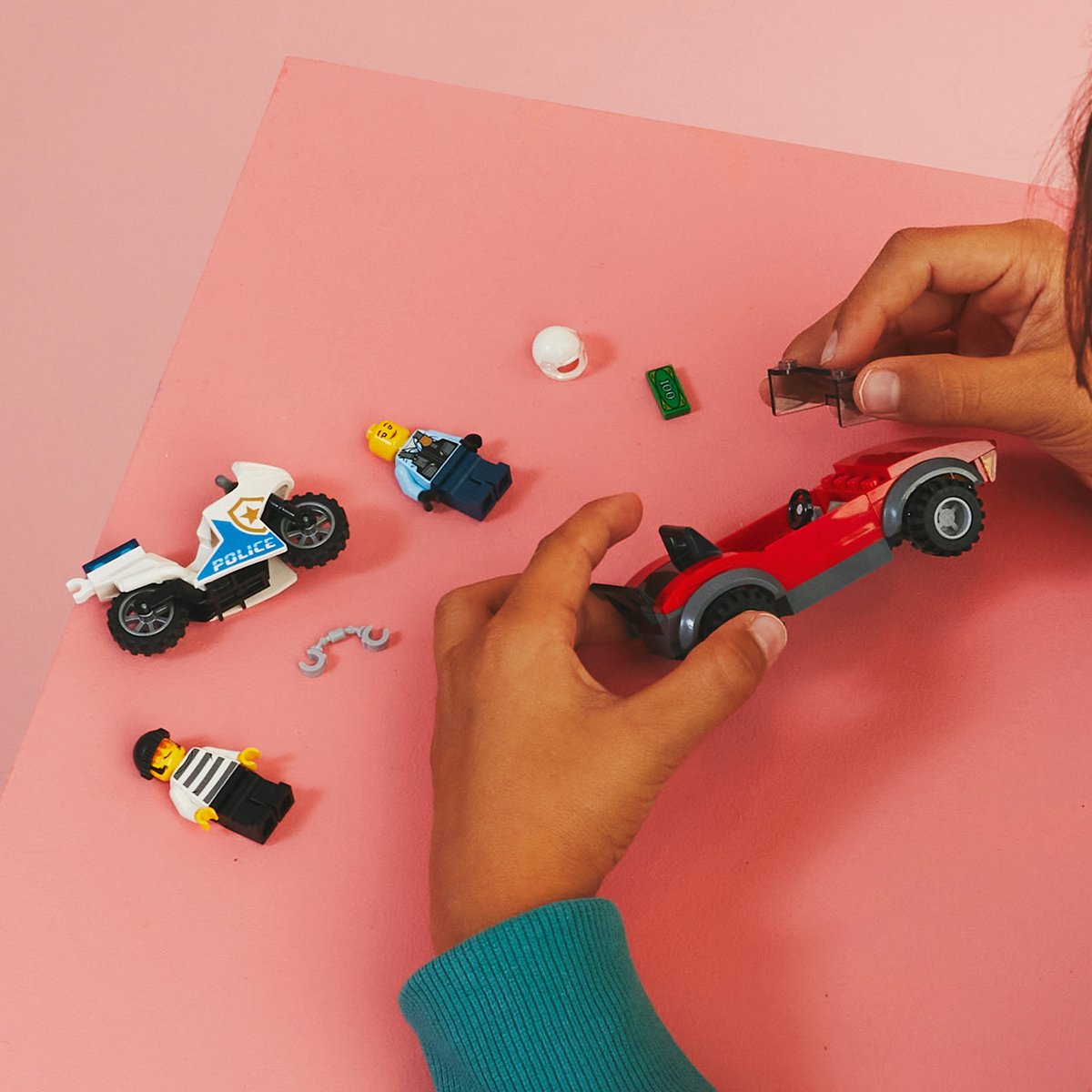 LEGO City Achtervolging auto op politiemotor Set - 60392 — afbeelding 4