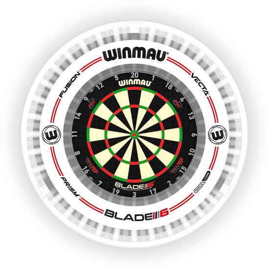 Wit dartbord surround met rode strepen, 'Winmau', 'Vecta', 'Fusion', 'Prism', 'Blade 6' en 'W'-logo's.