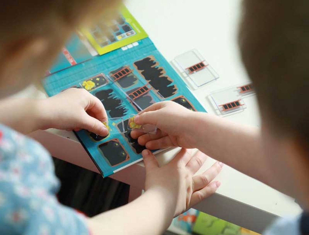SmartGames - Coral Reef - 48 opdrachten - magnetisch boekje - vissen — afbeelding 4