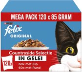 Felix Original Mega Pack 120 x 85 gram met zwarte kat met witte snuit en gele ogen die likt.