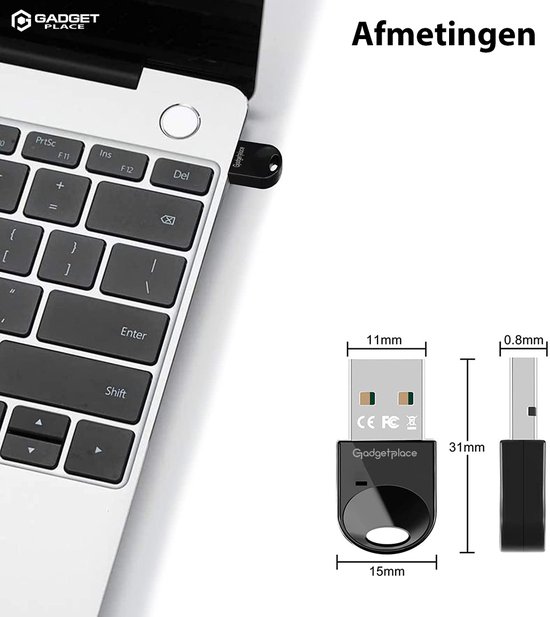 Zwarte Gadgetplace USB Bluetooth adapter aangesloten op een laptop, met afmetingen: 15mm breed, 31mm hoog, 11mm diep.