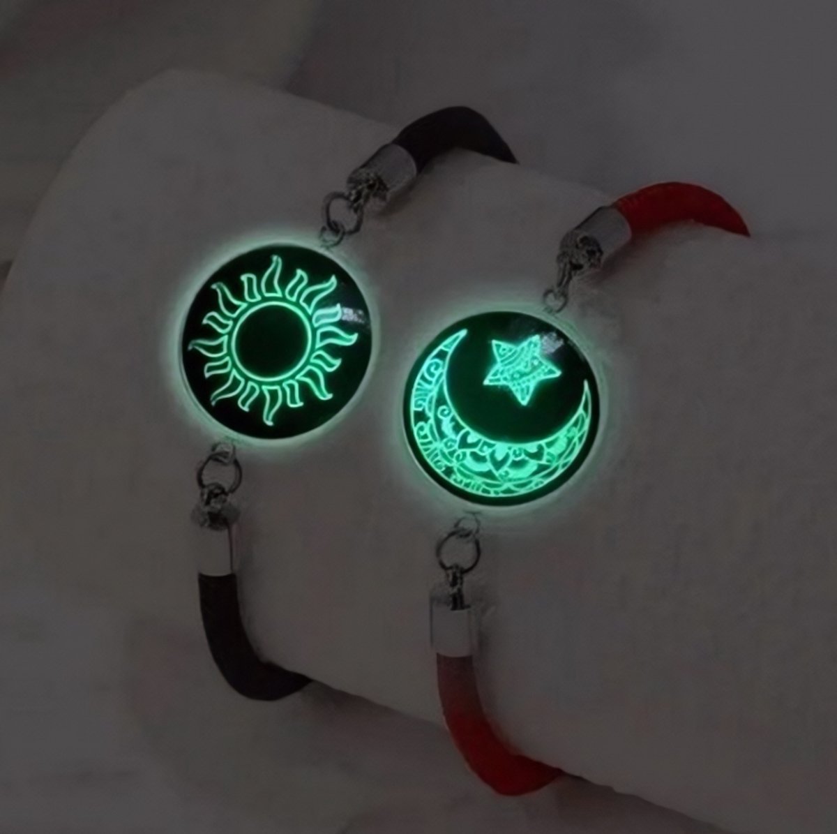 Set van 2 Roestvrijstalen Armbanden voor Vrouwen – Lichtgevende Zon en Maan Charme – Perfecte Vriendschap Cadeau voor Lovers en Vriendinnen | Sieraden voor Vrouwen, Charms Armband, Cadeau voor Feestdagen