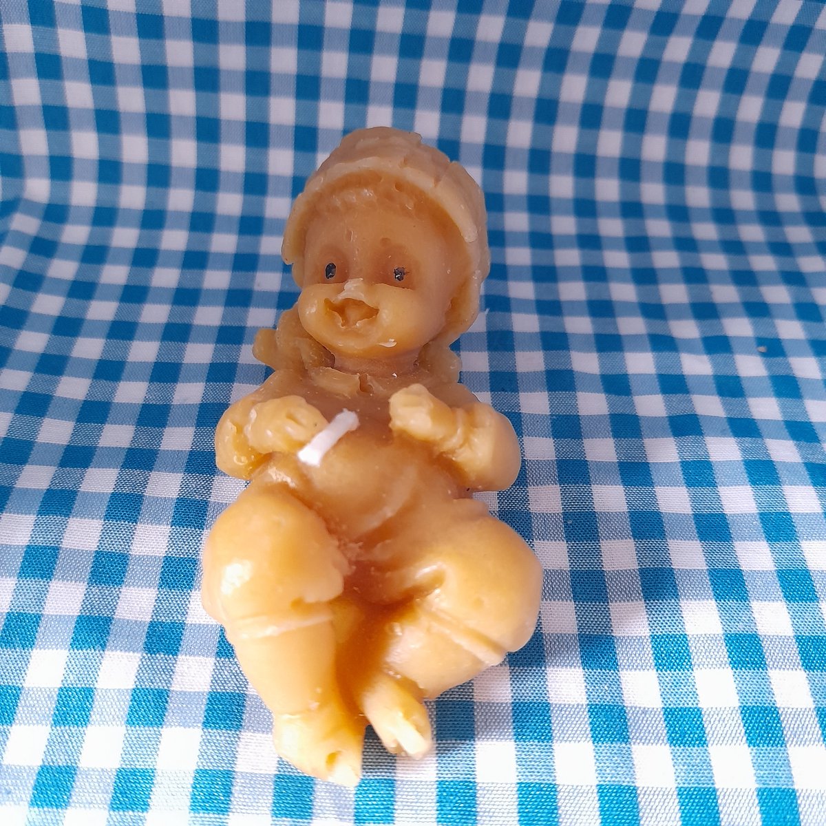 Bijenwas kaars, baby liggend op de rug