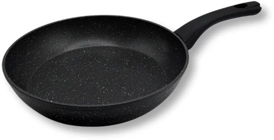 Zwarte pan met granietlook en ergonomische handgreep, geïsoleerd op een witte achtergrond.
