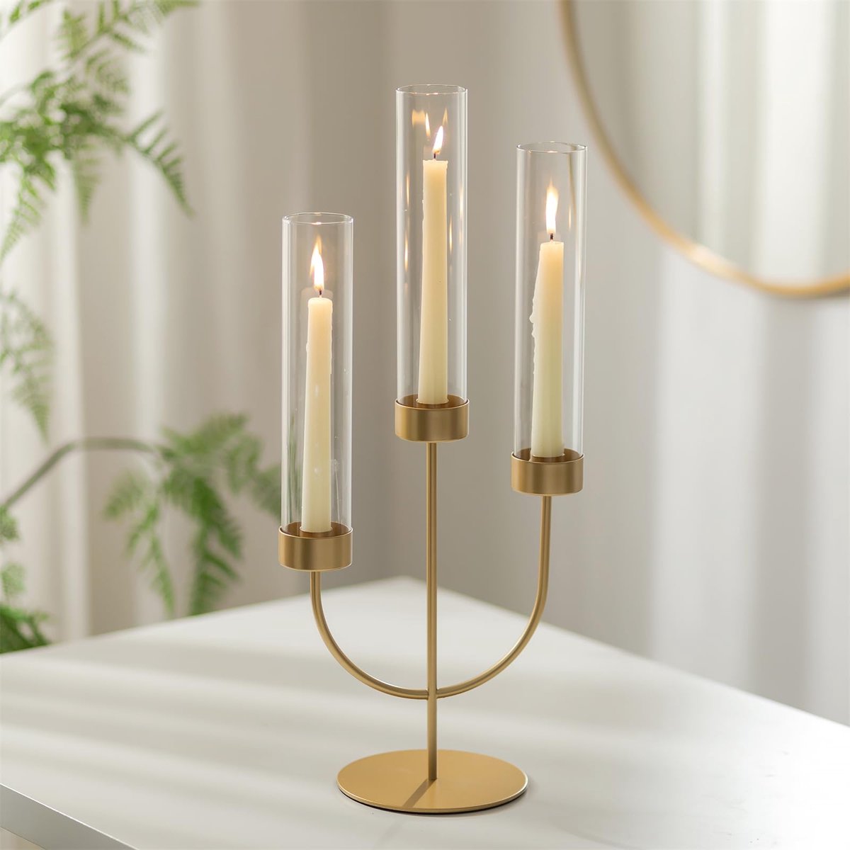 Unyqoos Driearmige gouden kandelaar met glazen cilinders voor sfeervolle decoratie