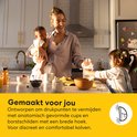 Een moeder met baby's in de keuken, met tekst "Gemaakt voor jou"