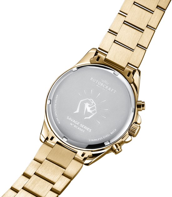 Achterkant van een gouden horloge met de tekst 'Savage Series' en een vuistlogo.