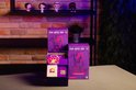 Twee paarse dozen van "Music Match" naast een open displaydoos met kaarten en een "DJ TOKEn" kaart.