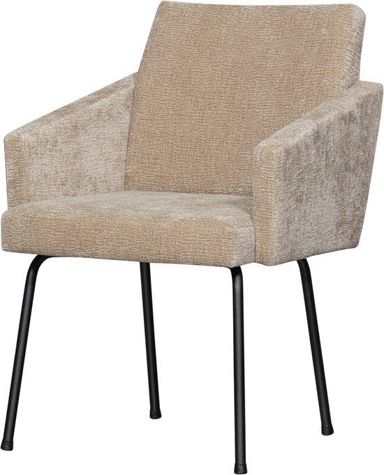 Beige eetkamerstoel met structuurstof, armleuningen en zwarte metalen poten.