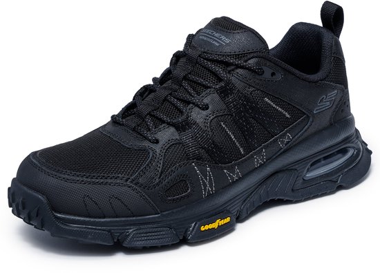 Zwarte Skechers wandelschoen met mesh, Goodyear zool en S-logo.