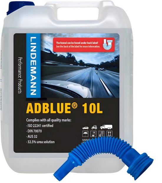 Bidon transparent Lindemann AdBlue de 10L avec bouchon bleu et tuyau de remplissage flexible bleu. L'étiquette montre une autoroute et le logo Lindemann.