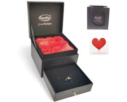 Rozen in Luxe Giftbox mét Liefdes Ring maat M - Rozenbox - Valentijn - Moederdag Cadeautje - Cadeau voor vriendin moeder haar - Qwality®