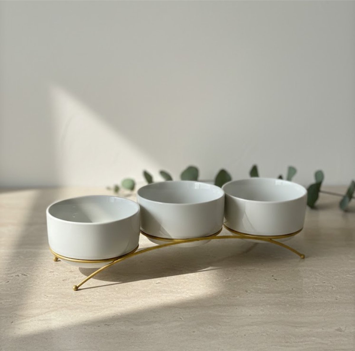 3-delige schaaltjes en kommetjes set met gouden houder – Decoratieve serveerschalen voor nootjes snacks tapas en hapjes – Luxe tafel decoratie – Kunststof kommen en schaaltjes set voor keuken borrel en feestelijk serveren — cadeau in Kookcadeaus - foto 2