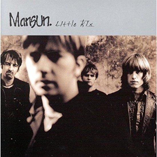 Albumcover met de band Mansun en de titel "Little Kix". Vier mannen staan op de foto, in sepia.