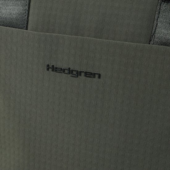 Donkergroene stof met het reliëf 'Hedgren' logo.