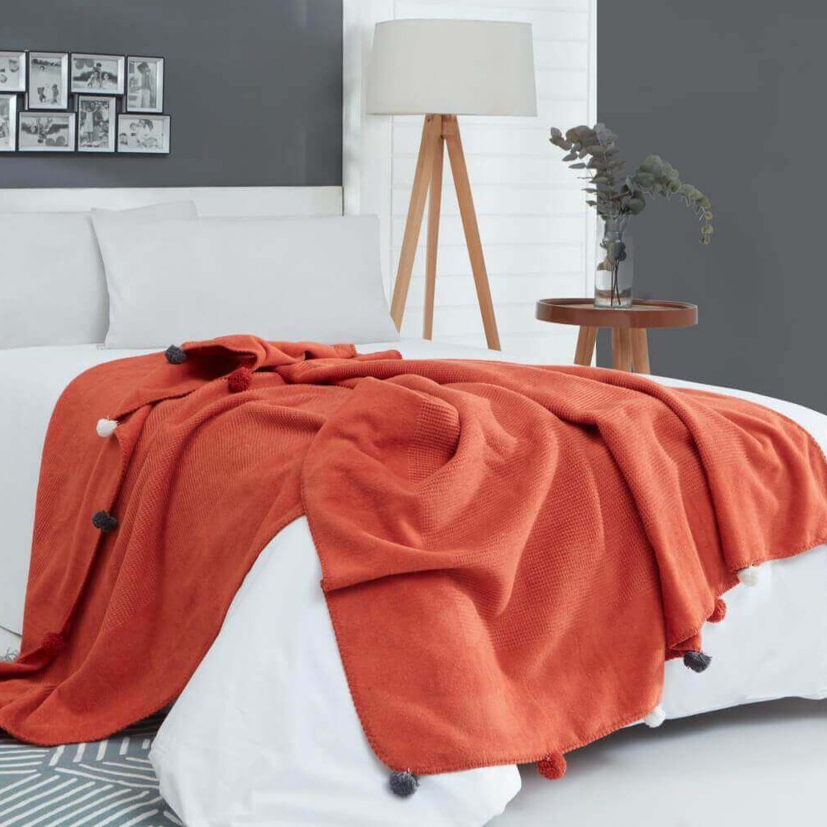 Trimita Pompom Deken - 200x220 cm - Ademend Zacht - woonkamer / slaapkamer - Terra