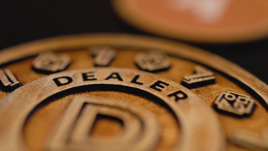 Double Lucky 7 - Gezelschapsspel voor volwassenen en families - 2026 Editie met Lucky Wheel – Bordspel & kaartspel in 1 met verrassende twists - Vanaf 14 jaar - 2 tot 7 spelers - 40 min.