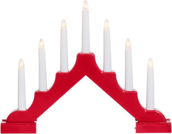 Houten adventskandelaar met 7 witte led-kaarsen, geïsoleerd op een witte achtergrond.
