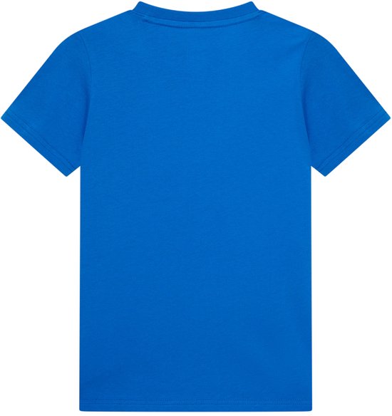 Achterkant van een effen blauw T-shirt.