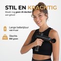 Vrouw met zwarte sportkleding houdt een zwart MusclePro Lite massagepistool vast. Geeft lange batterijduur aan.