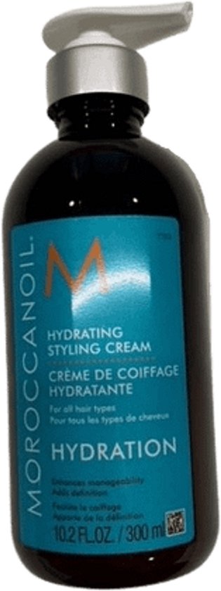 Moroccanoil Hydrating Styling Cream fles met pompdispenser op zwarte achtergrond. Turquoise label met oranje M-logo.